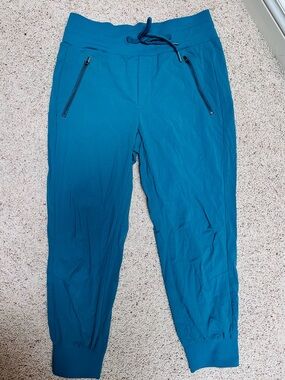 Women’s Athleta Cropped Jogger (size 2)